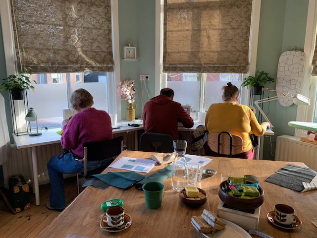 Naaiatelier Noordbroek achterruimte.